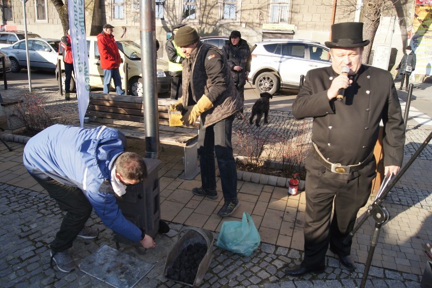 Tarnów: Straż miejska uczy palić w piecach