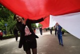 Trwa Wielka Majówka w Legnicy! Wspólne rozwijanie biało-czerwonej flagi, zobaczcie zdjęcia