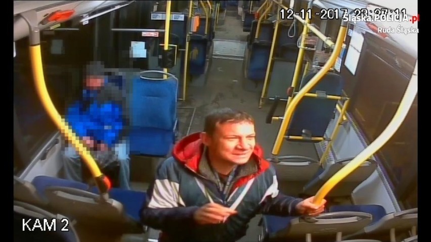 W Rudzie Śląskiej pasażer ukradł kasownik ŚKUP z autobusu. Policja publikuje nagranie [WIDEO]
