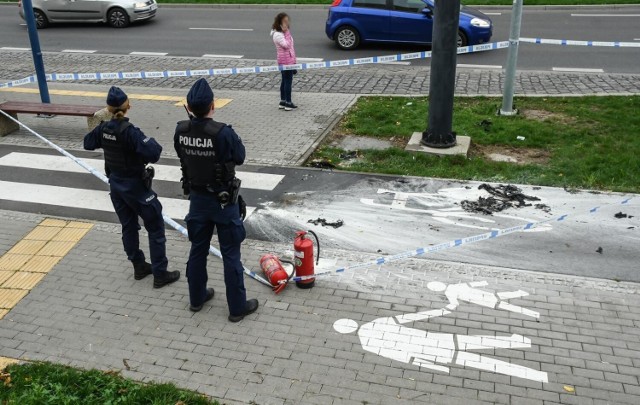 Mężczyzna podbiegł do dystrybutora na stacji benzynowej na ulicy Kujawskiej, oblał się benzyną i podpalił