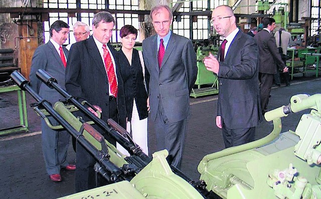 Minister Obrony Narodowej Bogdan Klich prawie miesiąc temu osobiście zapoznał się z ofertą tarnowskich zakładów