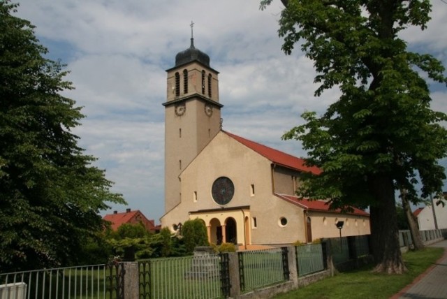 Parafia Ligota Turawska
Ks. Leszek Rygucki - odwołany z urzędu proboszcza parafii Św. Tomasza Apostoła w Kietrzu i mianowany administratorem parafii Św. Katarzyny Aleksandryjskiej w Ligocie Turawskiej.