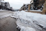 Krakowianie nie chcą mandatów za śnieg na chodniku. Straż miejska woli pouczać, niż karać
