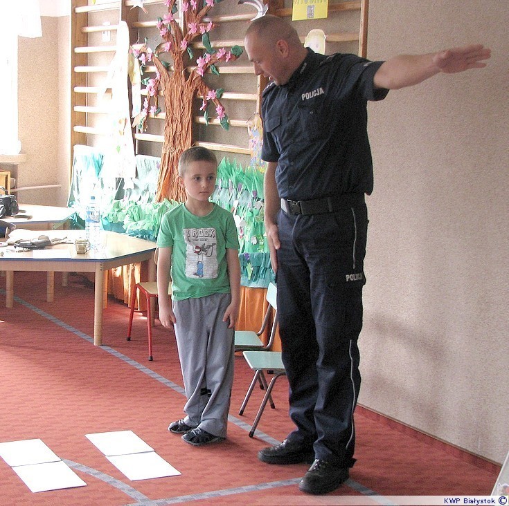 Policjanci odwiedzili przedszkolaków w Piątnicy [zdjęcia]