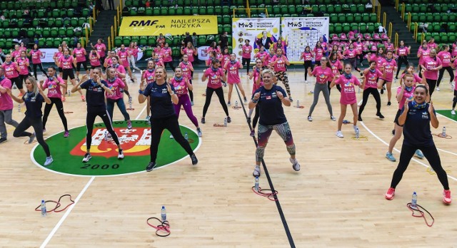 Otylia Jędrzejczak, Anita Włodarczyk, Magdalena Fularczyk, Iga Baumgart-Witan i Anna Brożek spotkały się w Inowrocławiu z uczestniczkami wyjątkowej lekcji wychowania fizycznego.