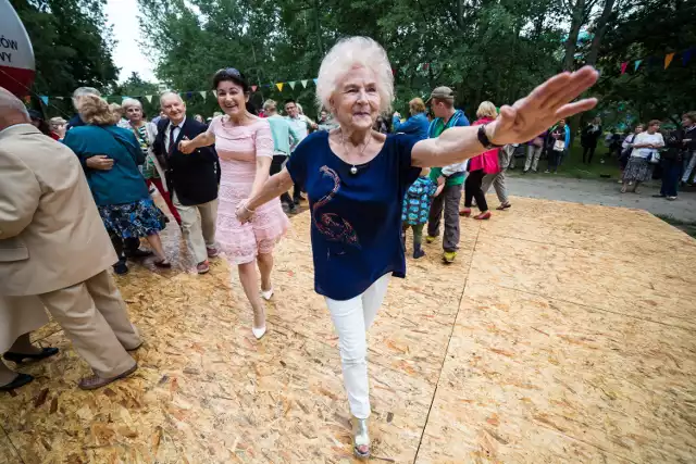 Potańcówka na Ursynowie. O świetną zabawę bez względu na wiek zadbała Dj Wika [ZDJĘCIA]