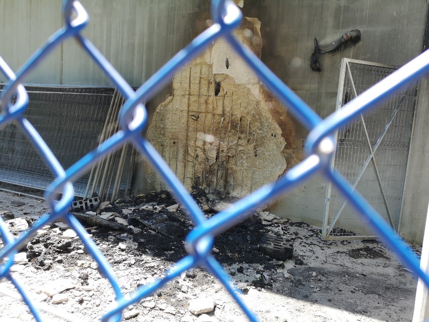 Pożar na stadionie MRGARDEN GKM Grudziądz. Ktoś podpalił elementy składowane przy trybunach