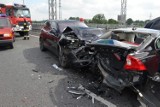 Karambol na AOW. Zderzenie 7 samochodów, 2 osoby ranne (ZDJĘCIA)