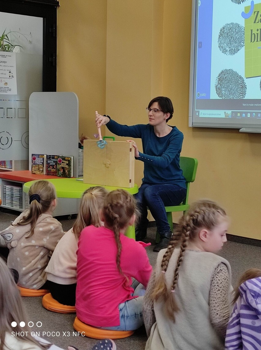 "Wkręceni w czytanie". Zajęcia detektywistyczne w pleszewskiej bibliotece