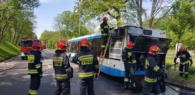 Pożar autobusu w Gliwicach linii 850 na trasie Gliwice - Bytom