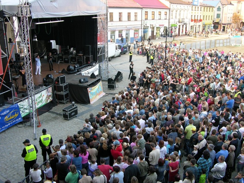 Pierwszy koncert na skierniewickim rynku odbył się w piątek,...