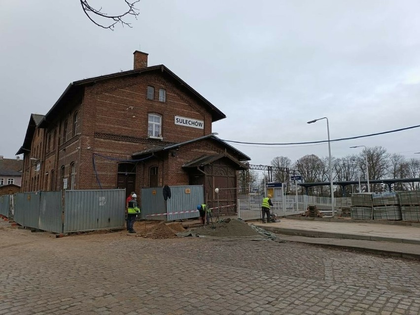 Kończą się prace remontowe dworca kolejowego w Sulechowie....