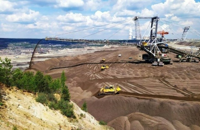 Gmina Kleszczów przed Wojewódzkim Sądem Administracyjnym w Łodzi przegrała z PGE Górnictwo i Energetyka Konwencjonalna. Spór dotyczy drogi, pod którą spoczywają dziesiątki ton węgla. Wyrok jednak nie jest prawomocny.