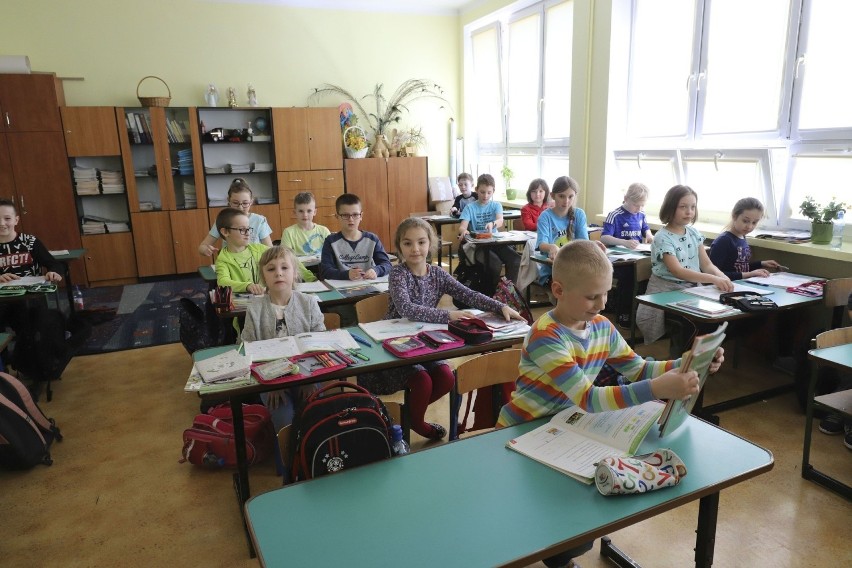 Lekcje w Szkole Podstawowej nr 15 w Białymstoku wczoraj...