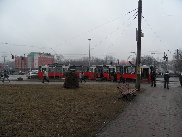 Zabrze: W centrum wykoleił się tramwaj nr 5. Okolice Platana są zablokowane [WIDEO + ZDJĘCIA]