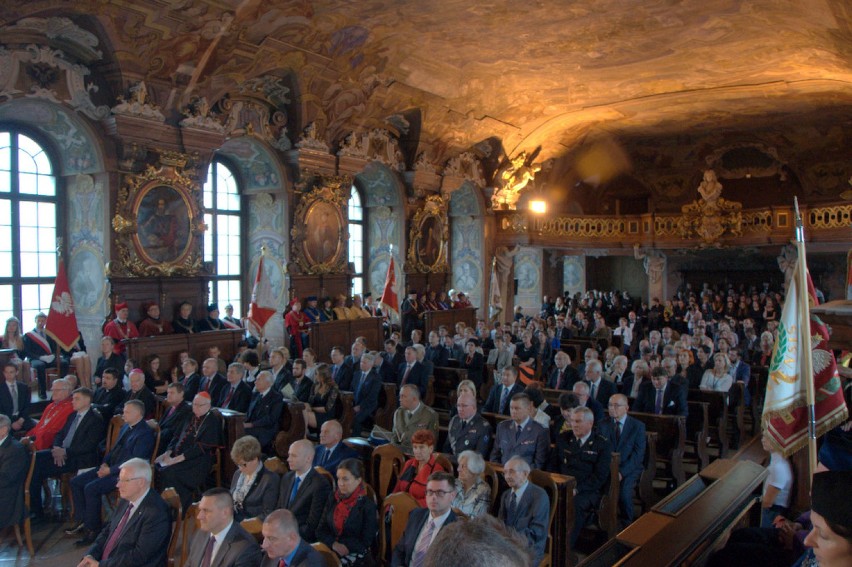 Gaudeamus na Rynku: Wrocławscy studenci rozpoczęli rok akademicki (FILM, DUŻO ZDJĘĆ)