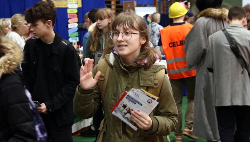 W Grudziądzu trwają targi edukacyjne dla uczniów kończących...