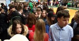 Tłumy młodzieży! Tak było na pierwszym dniu targów edukacyjnych w Grudziądzu. Zdjęcia z 19 kwietnia 