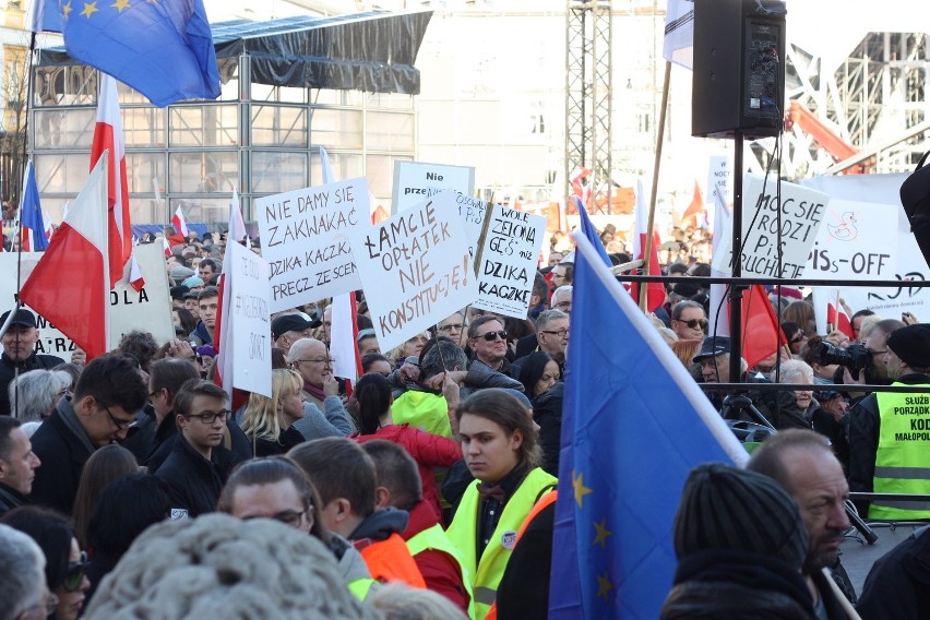 Kraków. Obrońcy demokracji wyszli na Rynek