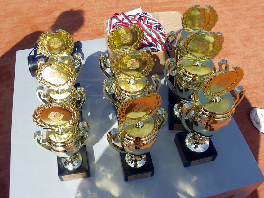Tenis ziemny: uroczyste podsumowanie zajęć w Letniej Akademii Tenisa Ziemnego w Pile. Zobacz zdjęcia