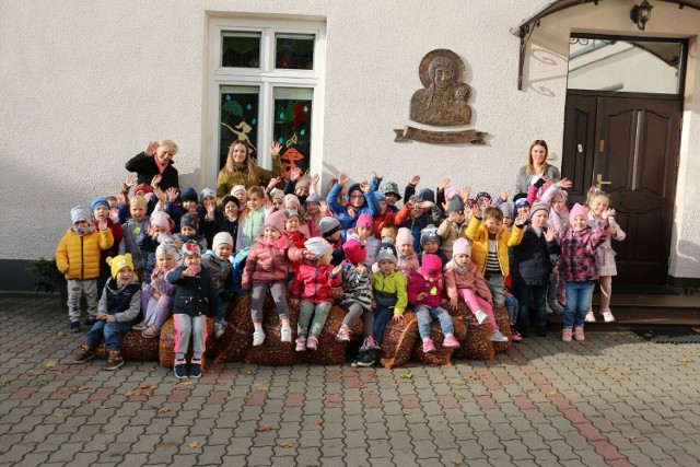 Ponad tonę kasztanów zebrały dzieci z Przedszkola Sióstr Służebniczek w Aleksandrowie Kujawskim. Akcja jeszcze trwa.
