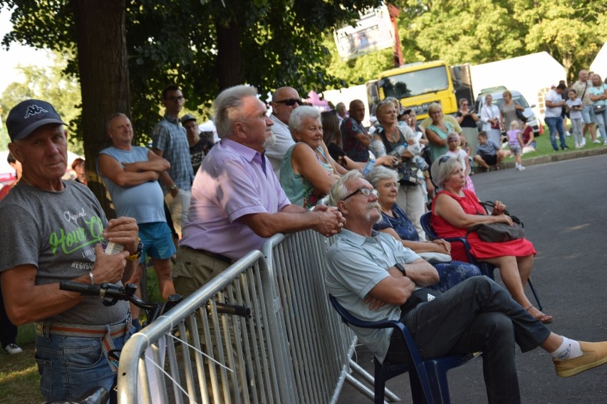 Piknik powiatowy w Zduńskiej Woli. Koncert Clodie i Agnieszki Chylińskiej