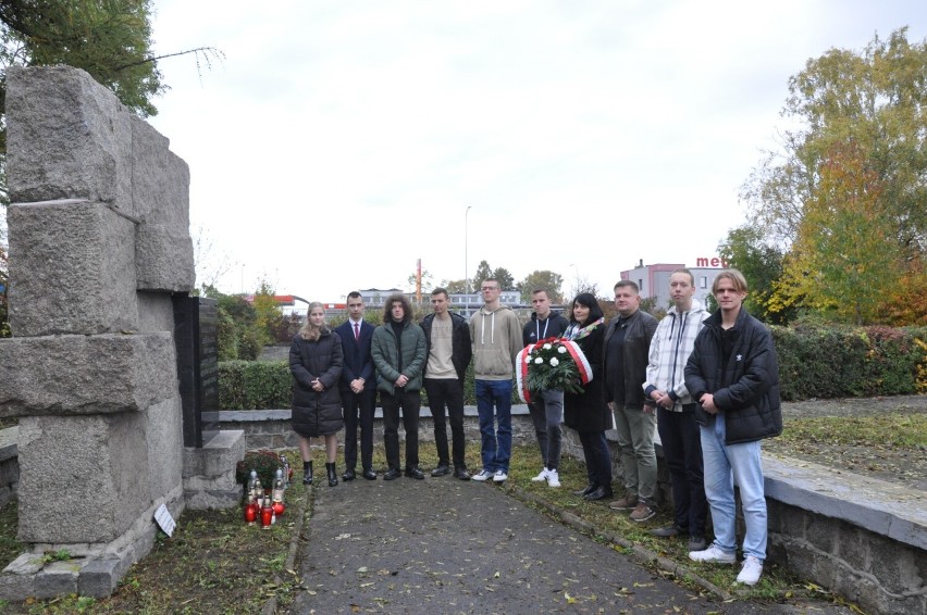 Krwiodawcy z Zespołu Szkół Technicznych w Chełmie pamiętają o poległych 