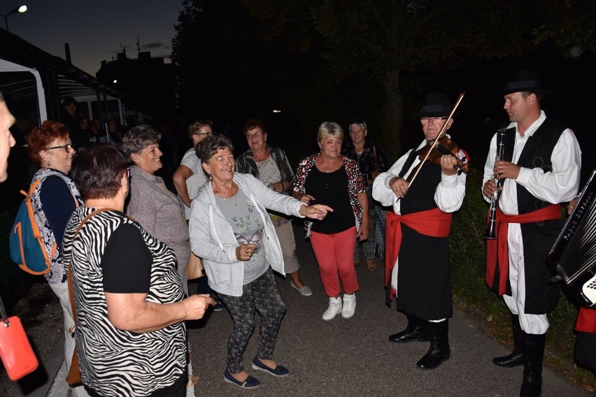 W sobotę wieczorem ze Żnina wyjechał pałucki pociąg na...