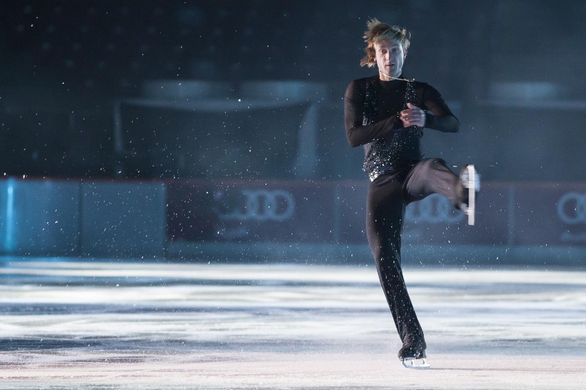 Kings on Ice. Popis łyżwiarskich umiejętności na Stadionie...