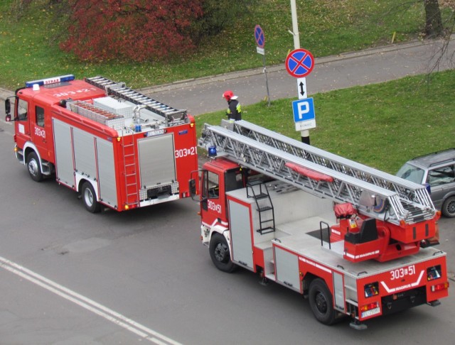 20 zastępów straży pożarnej bierze udział w gaszeniu pożaru przy ...