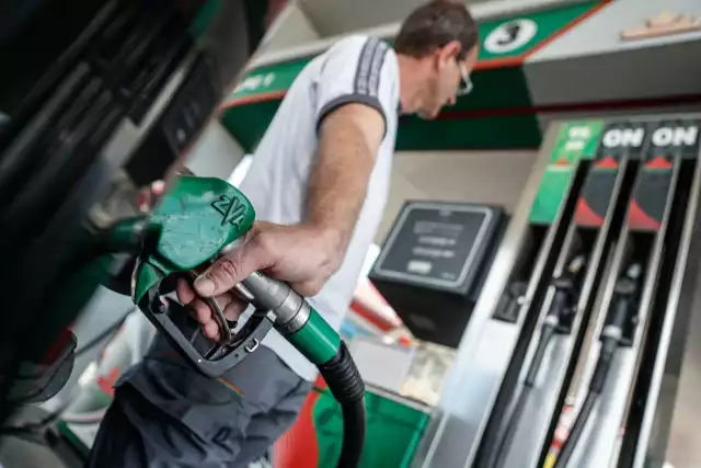 W skali ostatniego tygodnia benzyny taniały średnio o 7-8 gr/l, olej napędowy i autogaz o 4 gr/l.