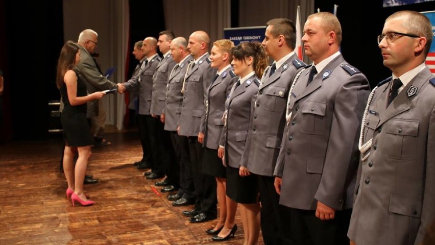 Święto policji odbyło się w MDK w Opocznie. Były awanse i wyróżnienia [ZDJĘCIA]