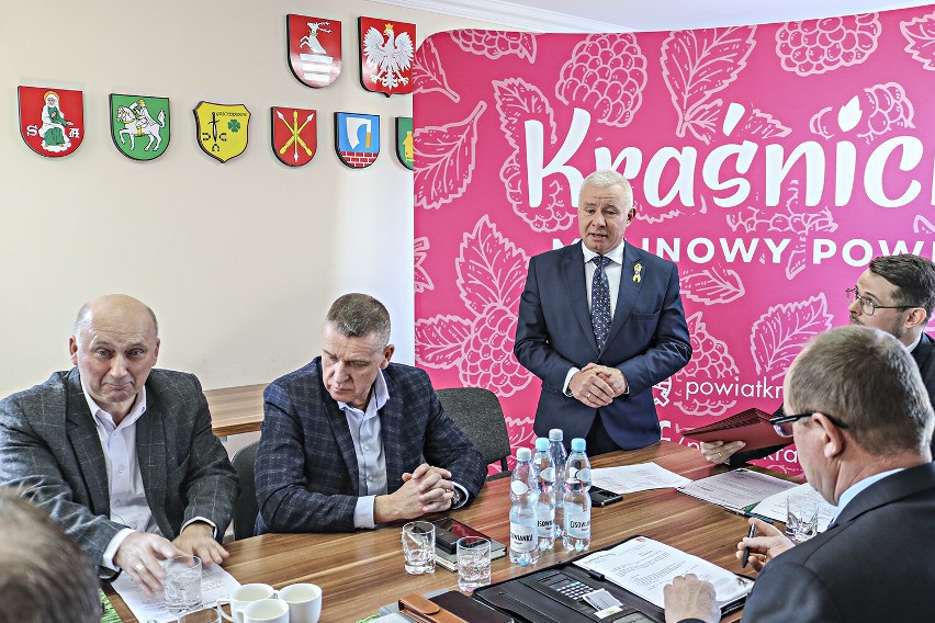 Kraśnik. W starostwie odbyła się Powiatowa Rada Rynku Pracy. Powołano członków na lata 2022-2026