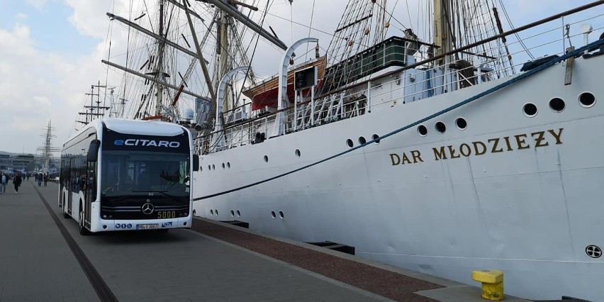 Takiego autobusu jeszcze w Gdyni nie było! Supernowoczesny, zachwycający Mercedes-Benz eCitaro zaprezentowany nad morzem ZDJĘCIA