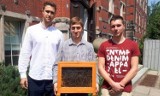 Lepsze życie pszczół dzięki studentom Politechniki Gdańskiej. Opracowali projekt i stanowisko pilotażowe do monitorowania parametrów ula