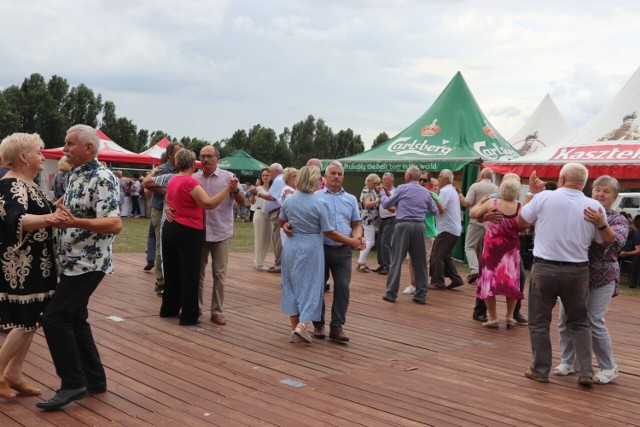 W pikniku wzięło udział ponad ćwierć tysiąca osób z klubów seniora m.in., z Radziejowa, Kleczewa, Wierzbinka, Skulska, Chełmca, Janowic, Dobrego, Sadlna, Brześcia nad Gopłem.