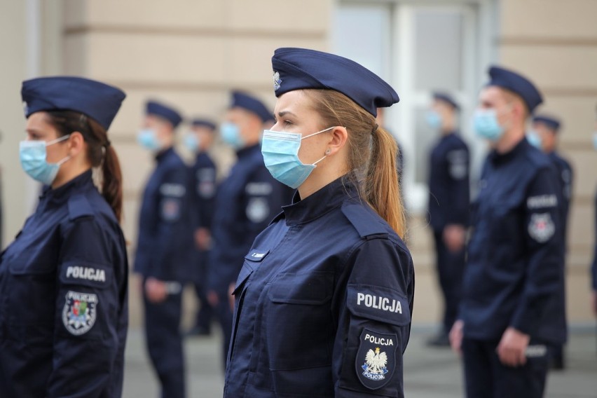 W Komendzie Wojewódzkiej Policji w Poznaniu odbyło się uroczyste ślubowanie nowo przyjętych funkcjonariuszy