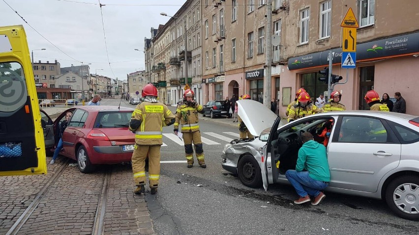 Wypadek dwóch samochodów na skrzyżowaniu ul. Chełmińskiej i...