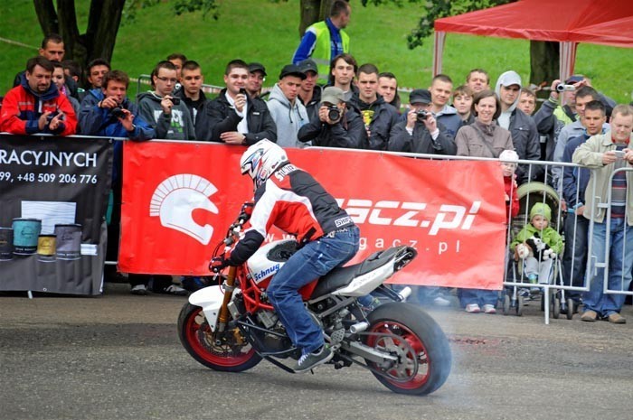 Śrem otwarcie sezonu motocyklowego 2012. Pokaz Stunter 13 (ZDJĘCIA)