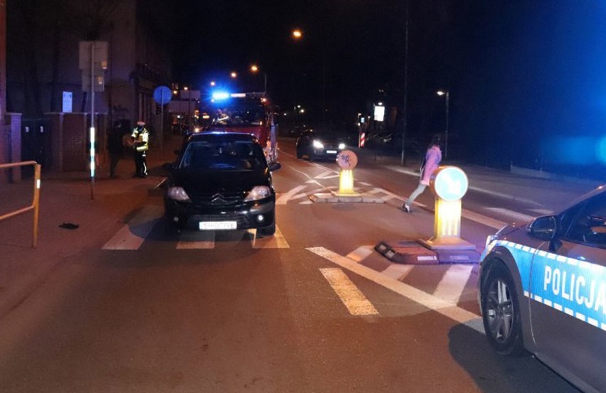 Wypadek w Chorzowie. Samochód potrącił kobietę na przejściu