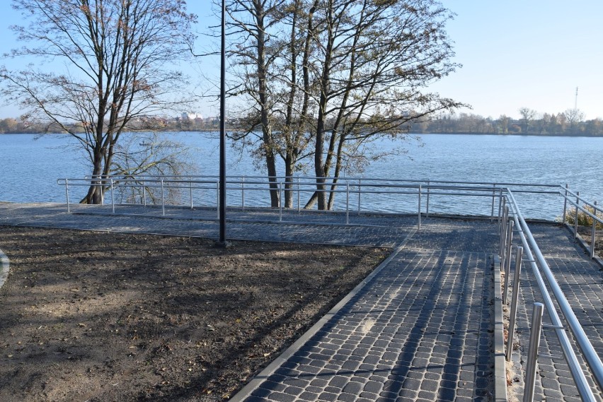 Człuchów. Ścieżki pieszo-rowerowe nad jeziorami gotowe. Czekają na spacerowiczów i rowerzystów
