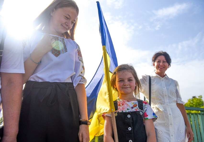 "Łańcuch wsparcia" w Przemyślu w Dzień Niepodległości Ukrainy. Pół roku temu Rosja napadła na naszego sąsiada [ZDJĘCIA]