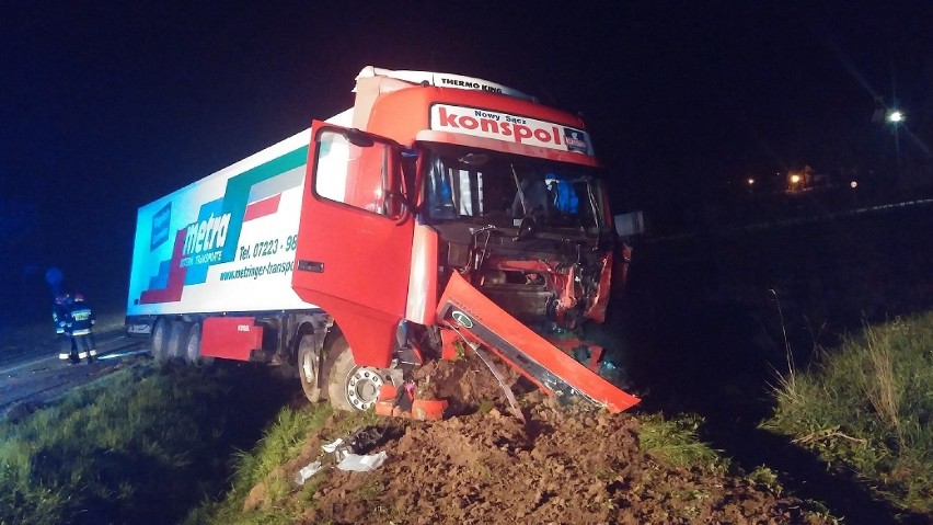 Tragiczny wypadek w Gnojniku. Jedna osoba nie żyje [ZDJĘCIA]