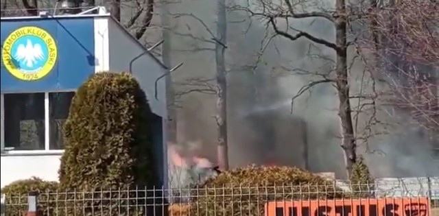 Pożar w Katowicach Giszowcu na terenie stacji kontroli pojazdów przy ulicy Pszczyńskiej
