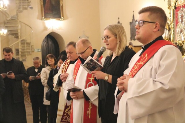 Droga krzyżowa środowisk twórczych w kaliskiej katedrze