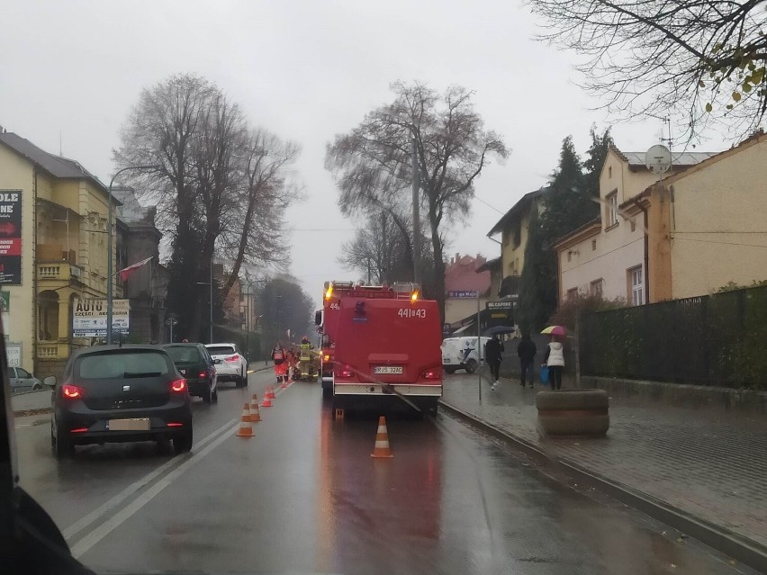 Kolizja cyklistów w Jaśle. 72-latek najechał na 85-latka, starszy z mężczyzn w szpitalu