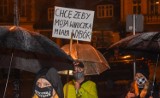 Protestowali w milczeniu. "Czarny spacer" na ulicach Szamotuł [ZDJĘCIA]