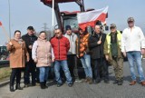 Rolnicze ciągniki blokują rondo przy wyjeździe z Sieradza! Nie przejedziesz! ZDJĘCIA