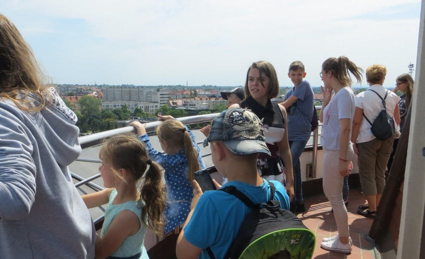 Straż Miejska z Sieradza zabrała tradycyjnie dzieci na wakacyjną wycieczkę. Tym razem do Opola