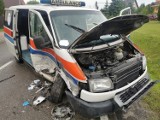 Wypadek w gminie Trzyciąż. Na drodze wojewódzkiej 794 na wysokości miejscowości Milonki zderzyły się ambulans z osobówką [ZDJĘCIA]